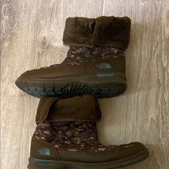 The North Face Brown Winter Boots - Picture 3 of 6